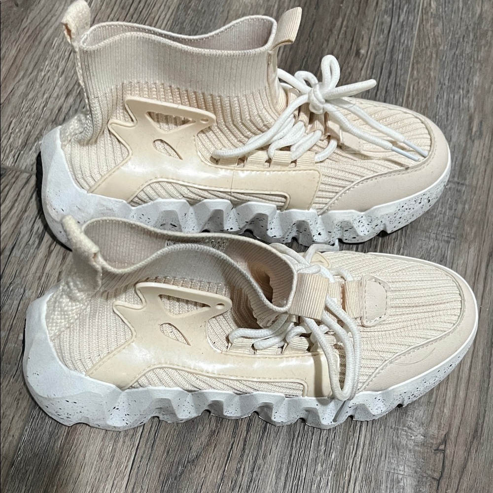 Pony Women's Cream and White Sneakers